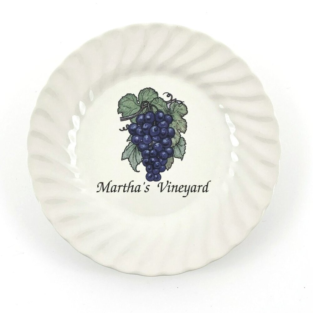 Souvenir Plate, Martha's Vineyard. White. Gloss Finish. 6". Excellent Condition!
